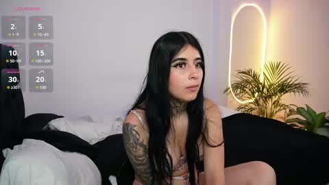 Snapshot of little_vannesaa chatting on February 2025 11:41:02 PM little_vannesaa online show from February 2025 11:41:02 PM