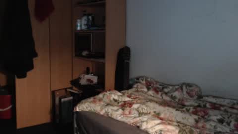 Snapshot of littlealien7 chatting on April 2026 06:05:02 PM littlealien7 online show from April 2026 06:05:02 PM