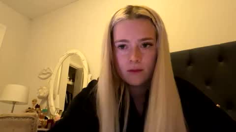 Snapshot of littleblonde010 chatting on November 2025 07:41:02 PM Littleblonde010 online show from November 2025 07:41:02 PM