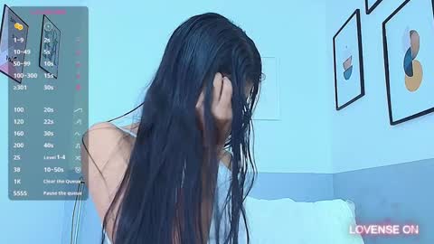 Snapshot of littlee_emilyy_ chatting on December 2024 01:33:02 PM Emily  online show from December 2024 01:33:02 PM