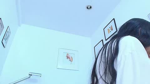 Snapshot of littlee_emilyy_ chatting on December 2024 03:44:01 PM Emily  online show from December 2024 03:44:01 PM