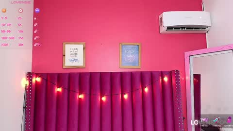 Snapshot of littlee_emilyy_ chatting on January 2025 02:39:01 AM Emily  online show from January 2025 02:39:01 AM