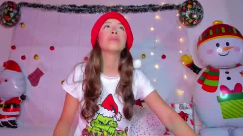 littlee_emma_ online show from December 2024 05:47:02 AM