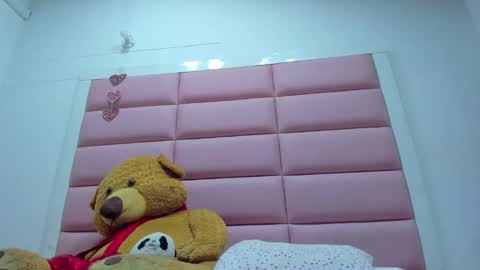 littlee_emma_ online show from February 2025 06:21:01 AM