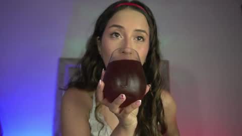 littlee_emma_ online show from July 2026 01:01:01 AM