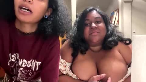 Snapshot of littlemads003 chatting on November 2025 03:38:02 AM Maddy online show from November 2025 03:38:02 AM