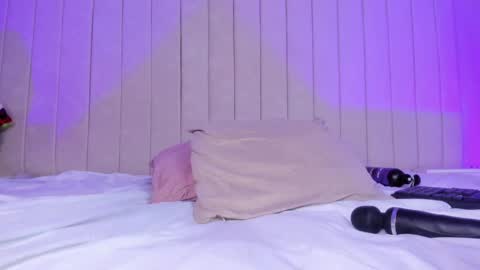 Snapshot of littleoliviia_ chatting on December 2024 05:57:02 PM im olivia IG littleolivia01 online show from December 2024 05:57:02 PM