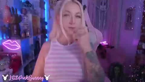 Snapshot of littlepinkbunnny chatting on October 2025 06:17:01 AM LittlePinkBunnny online show from October 2025 06:17:01 AM