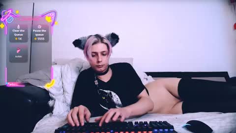 Snapshot of littlepinkcat chatting on May 2026 12:57:01 PM Felix online show from May 2026 12:57:01 PM