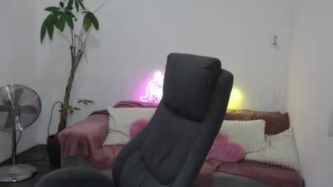 littlestellaspark online show from September 2025 06:17:01 AM