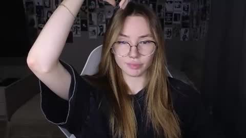 Snapshot of littlevildevil chatting on June 2026 08:04:02 AM Eliana online show from June 2026 08:04:02 AM
