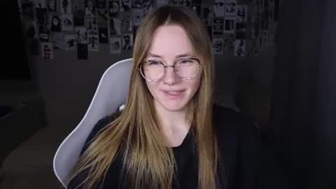Snapshot of littlevildevil chatting on June 2026 07:33:02 AM Eliana online show from June 2026 07:33:02 AM