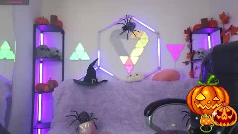 littlevixen18 online show from October 2025 02:17:02 PM