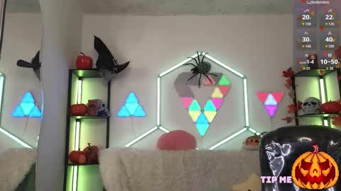 littlevixen18 online show from October 2025 01:54:02 PM