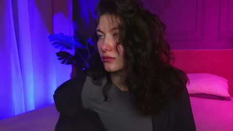 Liv 3 online show from December 2025 02:14:02 PM