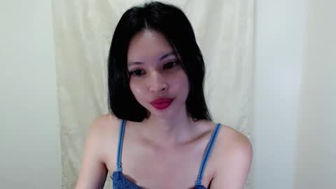 Snapshot of liviacum_ chatting on October 2025 12:05:02 AM Lvia online show from October 2025 12:05:02 AM