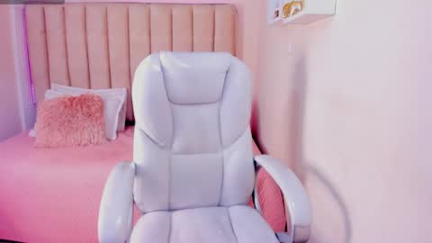 LIZ online show from February 2025 09:01:01 PM