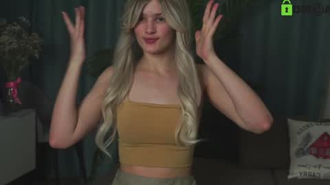 Snapshot of lizbethcoll chatting on January 2025 10:28:01 PM Sunnheart online show from January 2025 10:28:01 PM