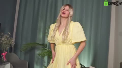 Snapshot of lizbethcoll chatting on January 2025 04:05:01 PM Sunnheart online show from January 2025 04:05:01 PM