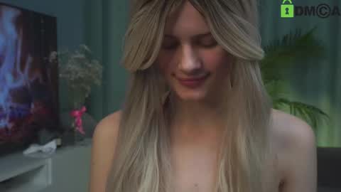 Snapshot of lizbethcoll chatting on February 2025 07:52:01 PM Sunnheart online show from February 2025 07:52:01 PM