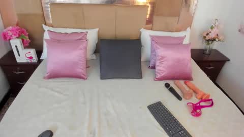 Liz  online show from February 2026 07:43:01 PM