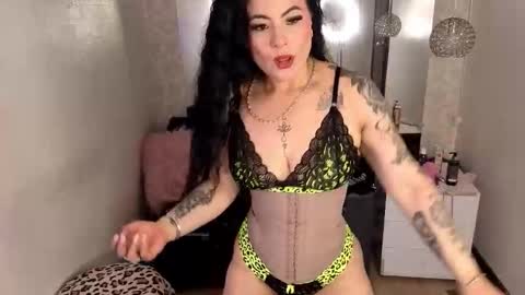 Lizha  online show from November 2025 05:25:01 PM