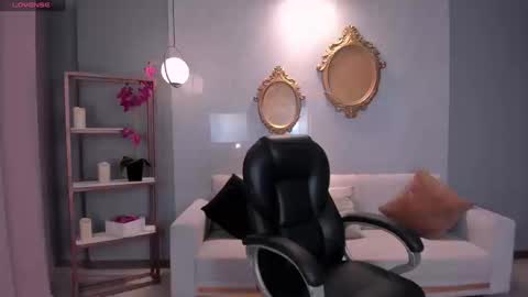 Lizzi  online show from September 2025 08:42:01 PM