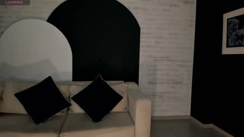 Lizzi  online show from November 2025 01:28:02 PM