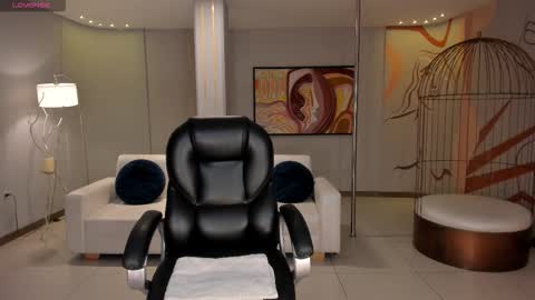 Lizzi  online show from November 2025 08:53:01 PM