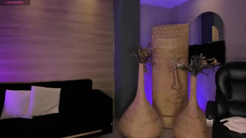 Lizzi  online show from December 2025 09:44:01 PM