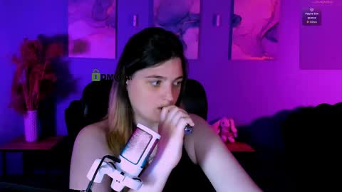 Snapshot of lizzie_boom chatting on May 2026 09:00:02 PM lizzie_boom online show from May 2026 09:00:02 PM
