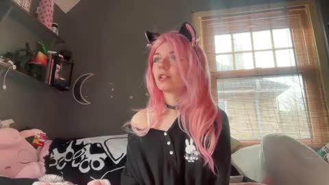 Snapshot of lizzyylovesick chatting on February 2025 02:15:02 PM lizzybunny online show from February 2025 02:15:02 PM