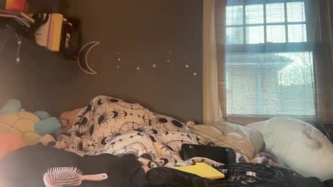 Snapshot of lizzyylovesick chatting on March 2025 05:05:01 PM lizzybunny online show from March 2025 05:05:01 PM