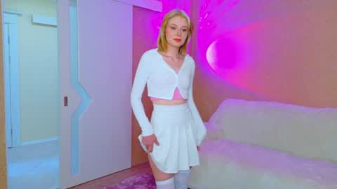 Snapshot of llovelymia chatting on June 2026 02:49:01 AM llovelymia online show from June 2026 02:49:01 AM