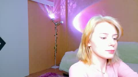 Snapshot of llovelymia chatting on July 2026 03:20:02 AM llovelymia online show from July 2026 03:20:02 AM