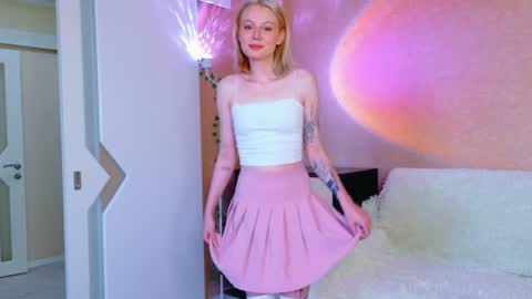 Snapshot of llovelymia chatting on July 2026 03:10:02 AM llovelymia online show from July 2026 03:10:02 AM