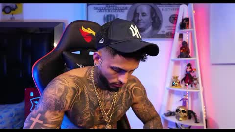 logan_hugh8 online show from March 2025 10:44:02 AM