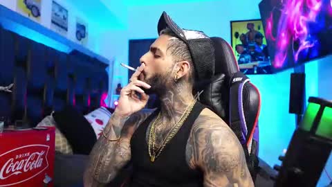 logan_hugh8 online show from March 2026 12:40:01 PM