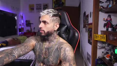 logan_hugh8 online show from April 2026 03:29:01 PM