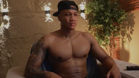 logan_varela online show from November 2025 01:32:01 PM