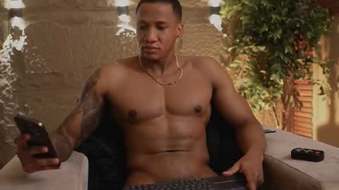 logan_varela online show from November 2025 10:03:02 PM