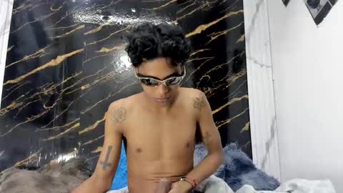 loganjhonson18 online show from May 2026 12:42:01 PM