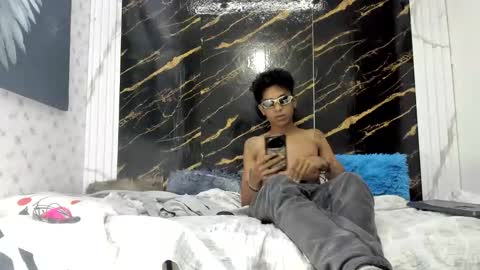 loganjhonson18 online show from May 2026 12:44:01 PM