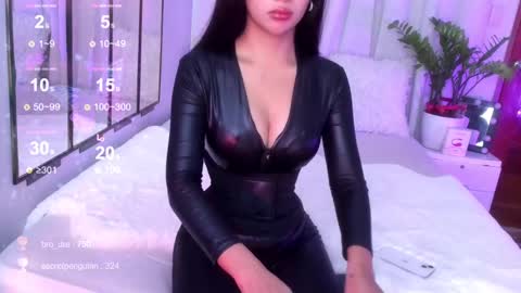 Snapshot of loisewilliams chatting on March 2025 06:17:02 AM Mistress L online show from March 2025 06:17:02 AM
