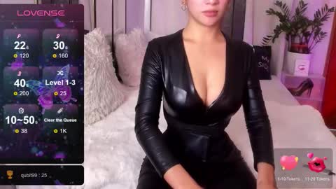 Snapshot of loisewilliams chatting on September 2025 01:20:01 AM Mistress L online show from September 2025 01:20:01 AM