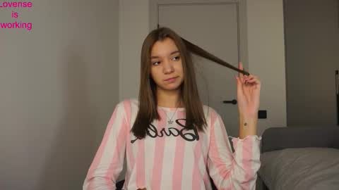 Elza online show from November 2025 07:49:02 PM