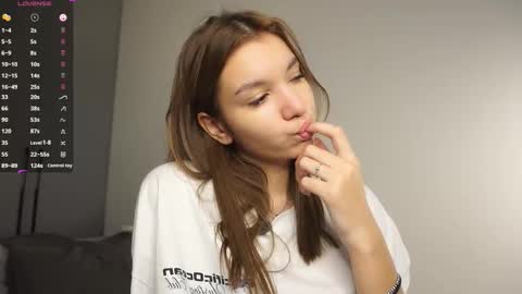 Elza online show from November 2025 07:39:02 PM