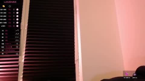 Lola online show from November 2025 08:00:01 PM