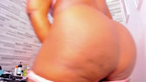 Snapshot of lola_hornei chatting on February 2025 02:27:02 PM Lola online show from February 2025 02:27:02 PM