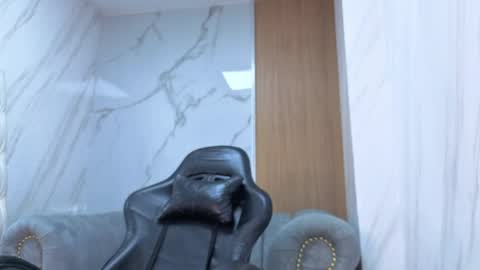 Lola online show from May 2026 07:56:02 PM